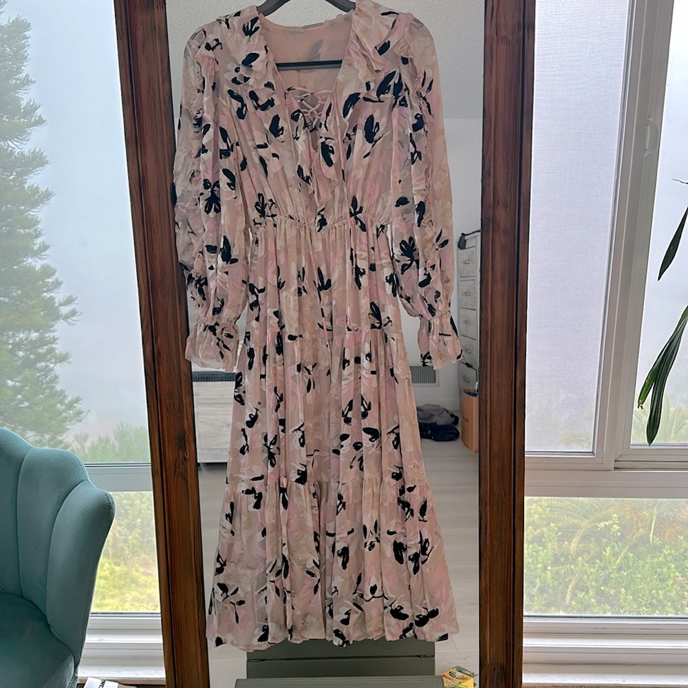 EUC Elie Tahari floral sheer dress. Gorgeous and only wore once. Paid 350$